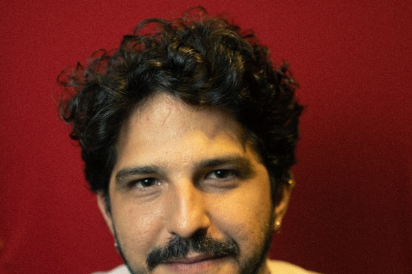 O escritor e jornalista Márcio Bastos vai mediar a conversa sobre 'Tulio Carella e o Maligno Vapor Pernambucano', com Alvaro Machado (Divulgação)