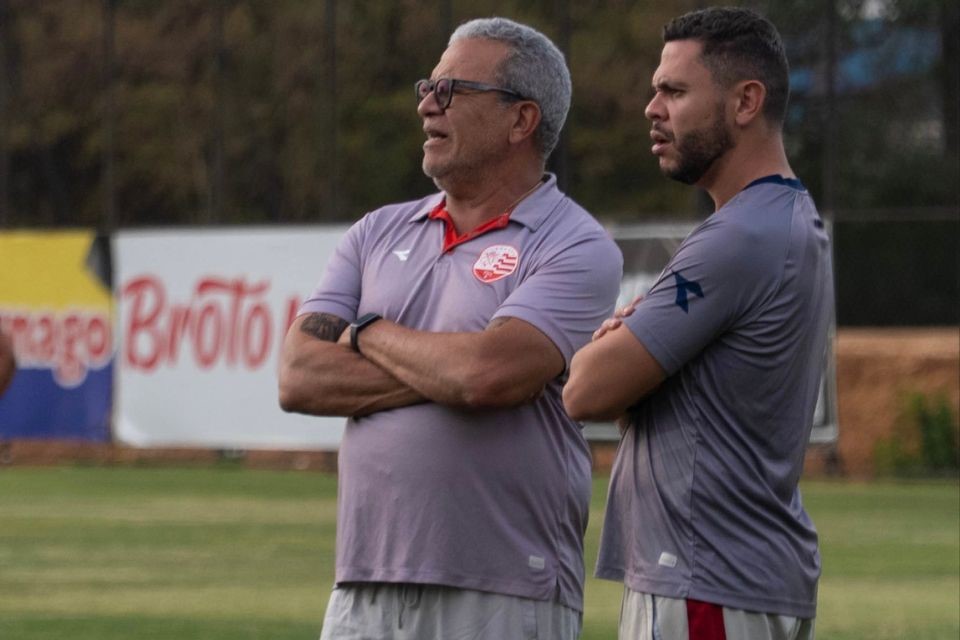 Técnico do Náutico, Hélio dos Anjos, e auxiliar Guilherme dos Anjos/João Guilherme / CNC