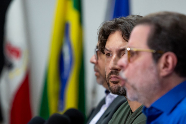 Recife, PE, 10/09/2025 - COLETIVA SAF SANTA CRUZ - O Santa Cruz anunciou, na manhã desta quarta-feira, uma estimativa de prazo para finalizar o processo de constituição da SAF. Depois da assinatura do último aditivo da proposta vinculante, feita há uma semana, o acordo será apreciado pelo Conselho Deliberativo, depois seguindo para a Assembleia Geral de Sócios. Bruno Rodrigues, Iran Barbosa.