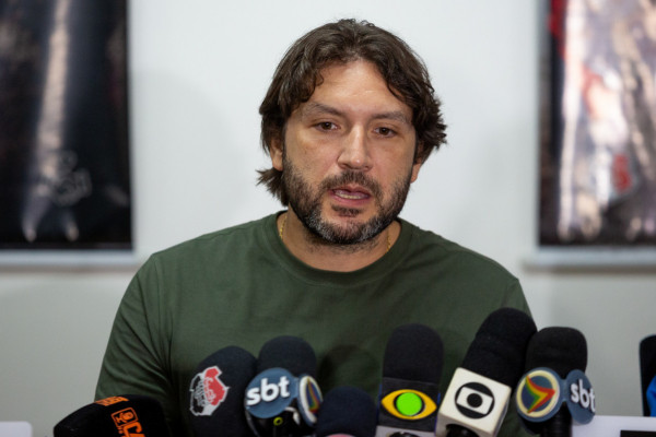Recife, PE, 10/09/2025 - COLETIVA SAF SANTA CRUZ - O Santa Cruz anunciou, na manhã desta quarta-feira, uma estimativa de prazo para finalizar o processo de constituição da SAF. Depois da assinatura do último aditivo da proposta vinculante, feita há uma semana, o acordo será apreciado pelo Conselho Deliberativo, depois seguindo para a Assembleia Geral de Sócios. Bruno Rodrigues, Iran Barbosa.