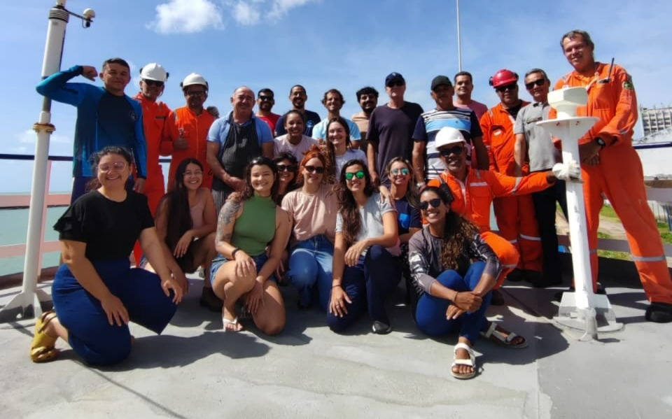 Alunos da UFPE em missão científica no oceano/Foto: Equipe INCT-BAA_NE