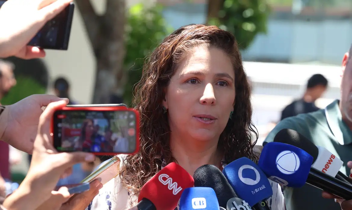 Ministra Esther Dweck aposta em queda na abstenção no CNU/Valter Campanato/Agência Brasil