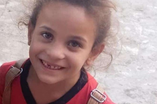 Yasmim tinha 6 anos e foi vista por câmeras de segurança antes de desaparecer  (Foto: Reprodução)