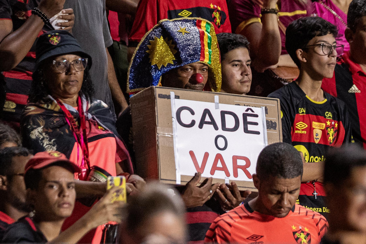 Torcida do Sport na bronca contra arbitragem/Rafael Vieira