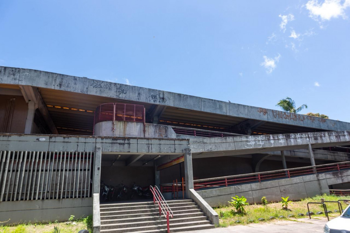 Metrô do Recife tem furto de 1,2 km de cabos e 30 vidros quebrados em menos de 10 meses
 (Fotos: Rafael Vieira)