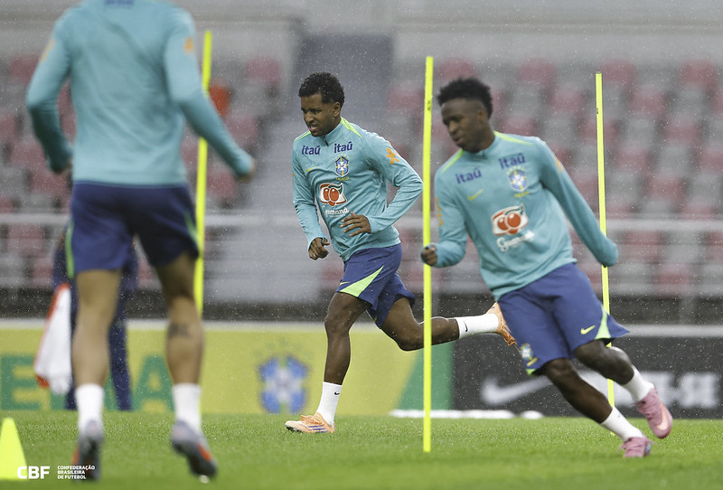 Rodrygo e Vinicius Jr disputam vaga no ataque da Seleção Brasileira/Rafael Ribeiro/ CBF
