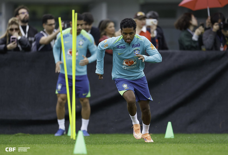 Rodrygo retorna a Seleção Brasileira, após ficar de fora das duas últimas convocações (Rafael Ribeiro/ CBF) Rodrygo retorna a Seleção Brasileira, após ficar de fora das duas últimas convocações/Rafael Ribeiro/ CBF