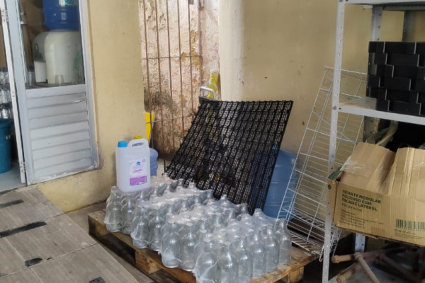 Operação interditou fábrica clandestina de bebidas em San Martin (DIVULGAÇÃO/PCPE)