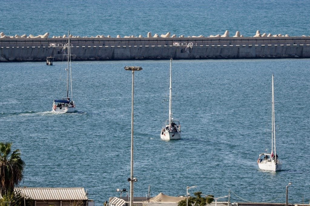 Este incidente foi o segundo acontecimento nos últimos dias, após Israel ter impedido cerca de 40 embarcações e detido mais de 450 ativistas da Flotilha Global Sumud/Saeed QAQ / AFP