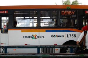 Ônibus começam a implementar novamamente a catraca elevada 