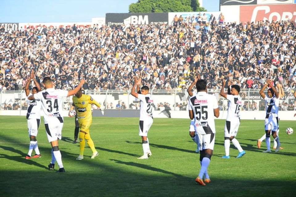 Time da Ponte Preta em partida pela Série C/Júlio César Costa / Especial PontePress