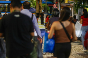 Movimentação nas ruas do Recife