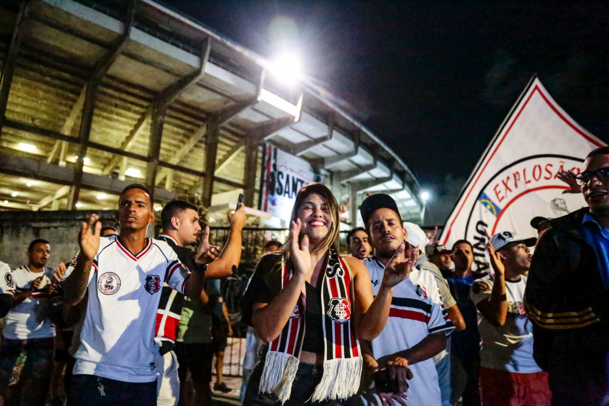 Torcida do Santa Cruz na votação da SAF no Conselho Deliberativo (Crysli Viana) Torcida do Santa Cruz na votação da SAF no Conselho Deliberativo/Crysli Viana