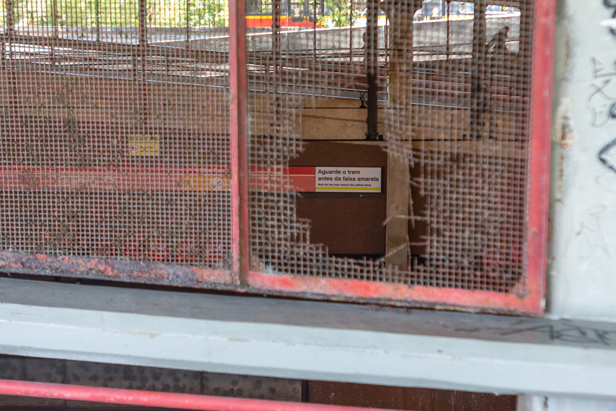 Recife, PE, 06/10/2025 - DEPREDAÇÕES DAS ESTAÇÕES DE METRÔ - Imagens das depredações nas estações de metrô de Afogados, Tejipió e Joana Bezerra. (Rafael Vieira)