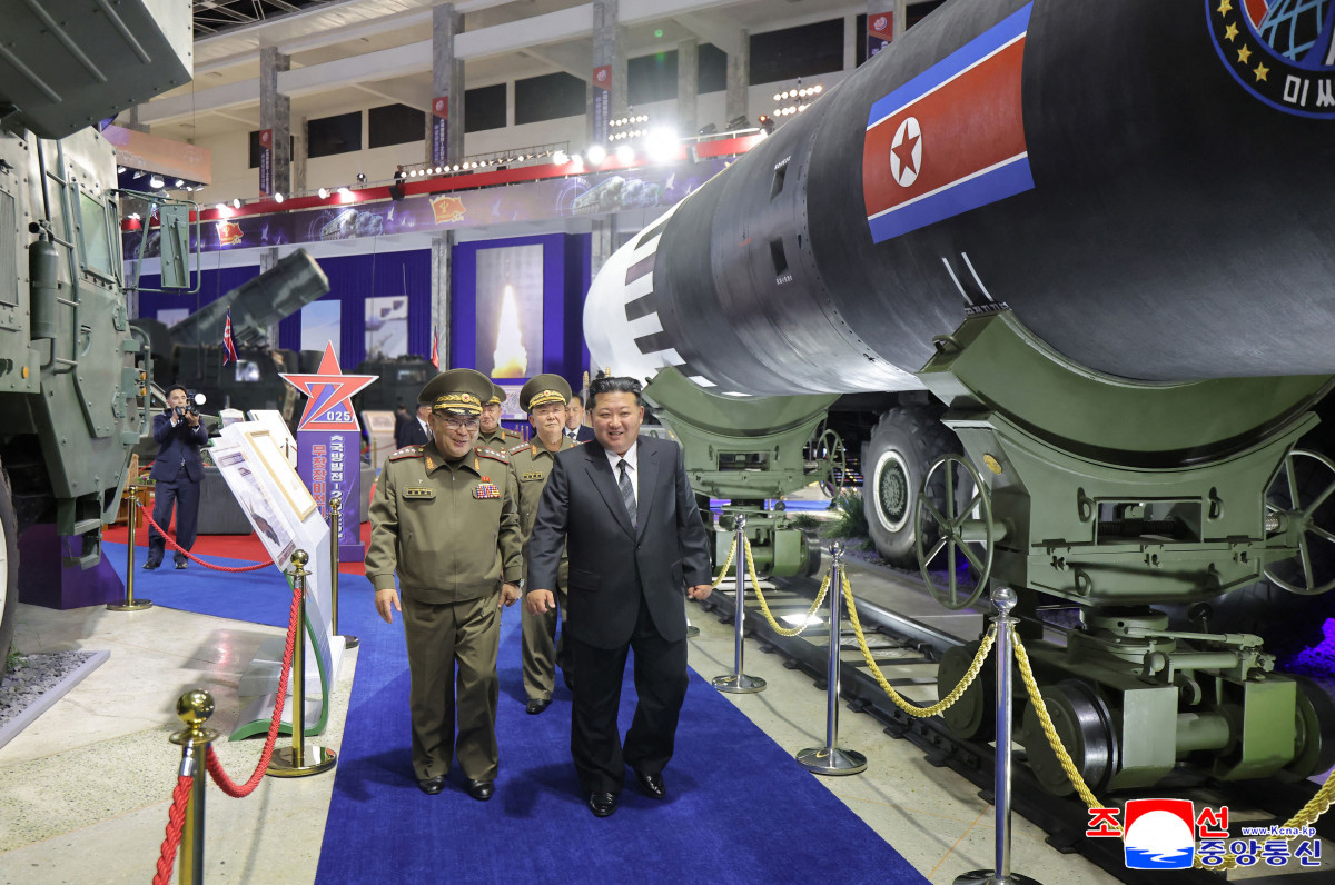 

Líder norte-coreano, Kim Jong Un, durante o 80º aniversário da fundação do partido governante da Coreia do Norte (STR / KCNA VIA KNS / AFP)