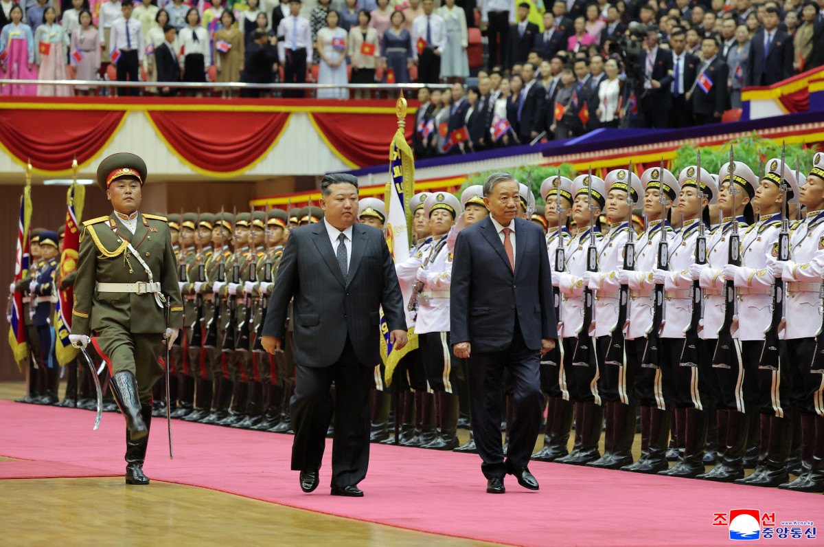 Líder norte-coreano, Kim Jong Un, durante o 80º aniversário da fundação do partido governante da Coreia do Norte ( AFP)
Líder norte-coreano, Kim Jong Un, durante o 80º aniversário da fundação do partido governante da Coreia do Norte/ AFP