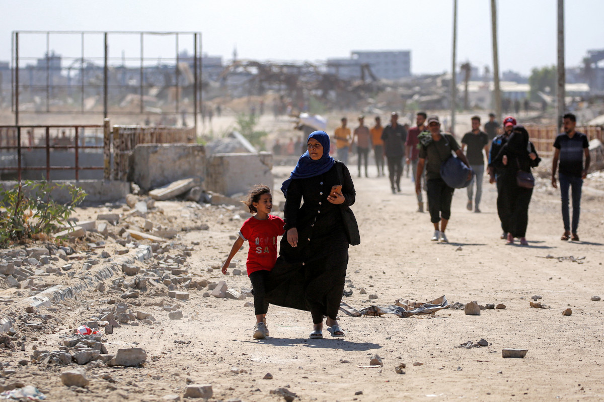  Palestinos a caminho da Cidade de Gaza (EYAD BABA / AFP)