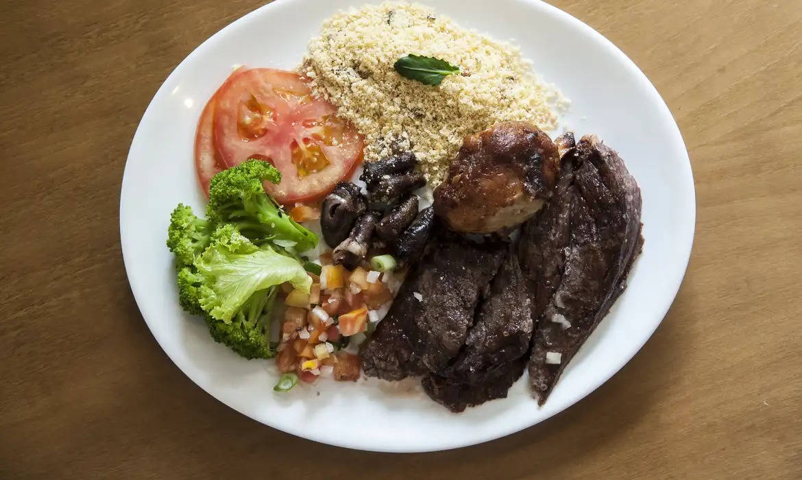 O número de domicílios que enfrentaram insegurança alimentar grave no Brasil diminuiu 19,9% no intervalo de um ano (Foto: Agência Brasil/Arquivo) O número de domicílios que enfrentaram insegurança alimentar grave no Brasil diminuiu 19,9% no intervalo de um ano/Foto: Agência Brasil/Arquivo