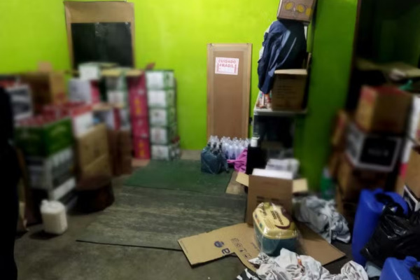 Polícia identifica fábrica de bebidas clandestina ligada a duas mortes
por intoxicação com metanol. (Foto: Reprodução/Polícia Civil de São Paulo) Polícia identifica fábrica de bebidas clandestina ligada a duas mortes
por intoxicação com metanol. /Foto: Reprodução/Polícia Civil de São Paulo