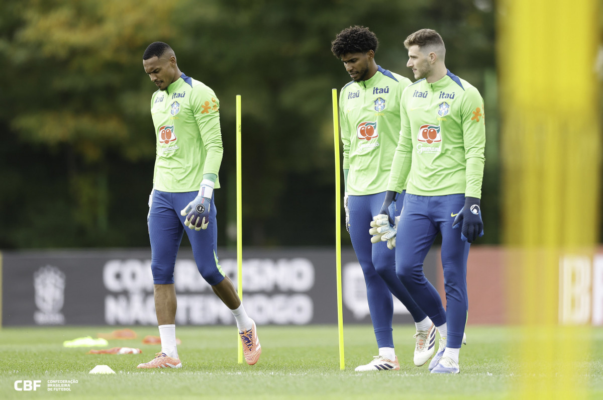John, Hugo Souza e Bento, goleiros da seleção brasileira (Rafael Ribeiro/CBF) John, Hugo Souza e Bento, goleiros da seleção brasileira/Rafael Ribeiro/CBF