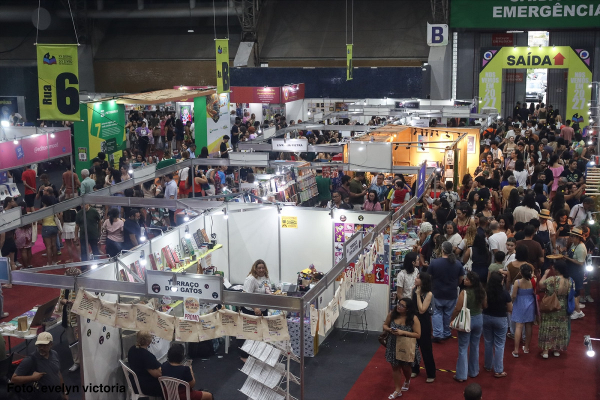 XV Bienal do Livro de Pernambuco (Evelyn Victória)