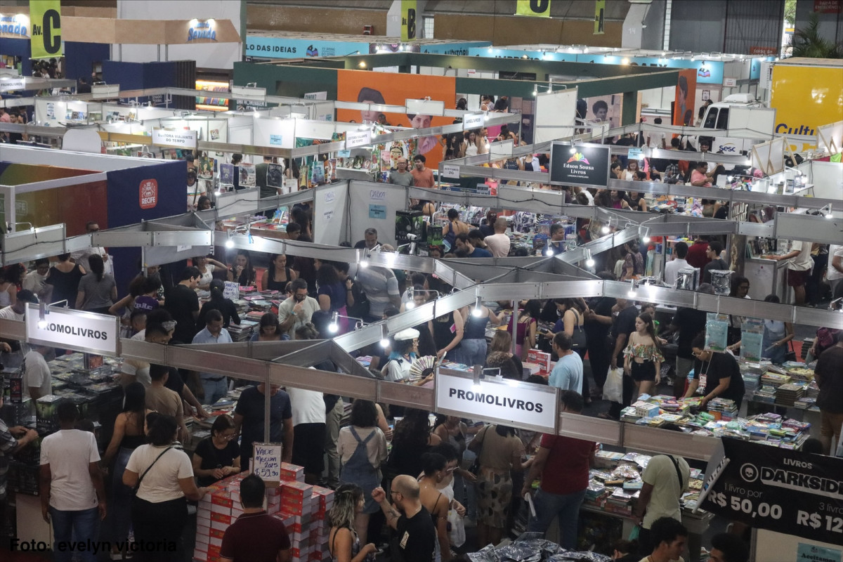 XV Bienal do Livro de Pernambuco (Evelyn Victória)