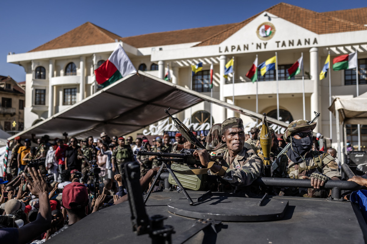 Membros da unidade CAPSAT do Exército de Madagascar/LUÍS TATO / AFP