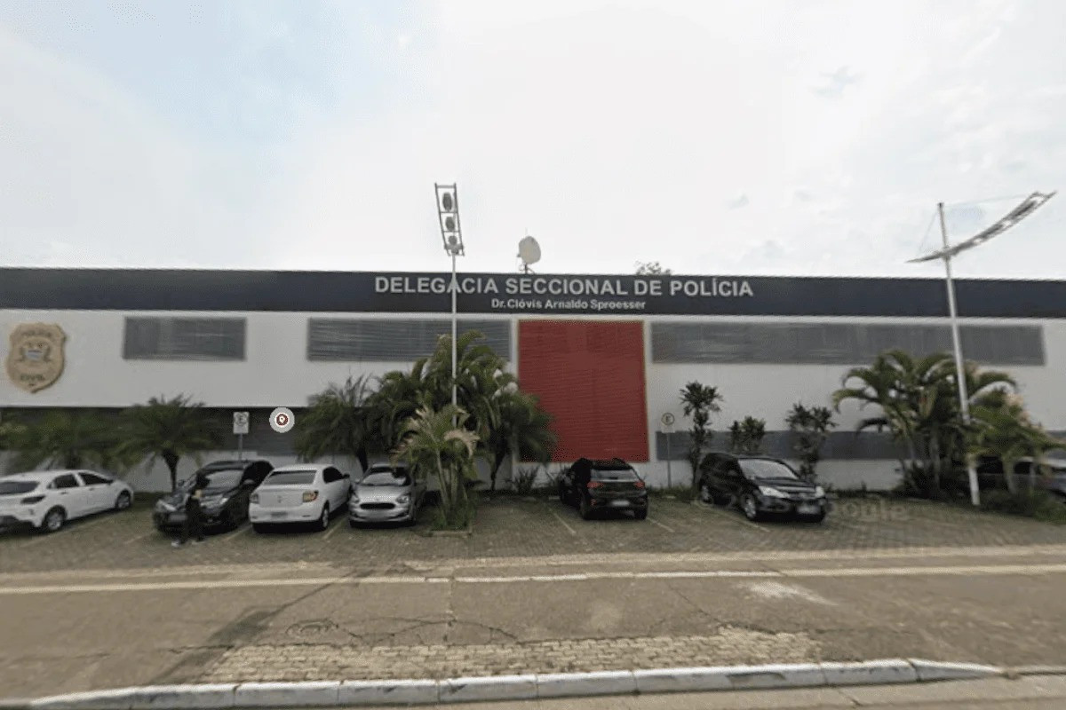 O caso foi registrado como omissão de cautela e lesão corporal culposa no 1º DP de Jundiaí (Reprodução/Google Street View) O caso foi registrado como omissão de cautela e lesão corporal culposa no 1º DP de Jundiaí/Reprodução/Google Street View