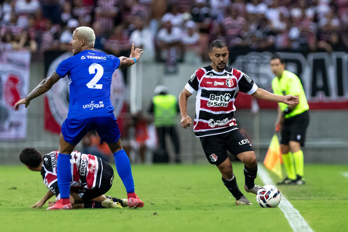 São Lourenço da Mata, PE, 27/09/2025 - SANTA CRUZ X BARRA - Na tarde deste sábado(27), a equipe do Santa Cruz recebeu a equipe do Barra pelo primeiro jogo da Final do Campeonato Brasileiro da Serie D 2025 na Arena de Pernambuco. Rodrigues (Rafael Vieira) São Lourenço da Mata, PE, 27/09/2025 - SANTA CRUZ X BARRA - Na tarde deste sábado(27), a equipe do Santa Cruz recebeu a equipe do Barra pelo primeiro jogo da Final do Campeonato Brasileiro da Serie D 2025 na Arena de Pernambuco. Rodrigues/Rafael Vieira