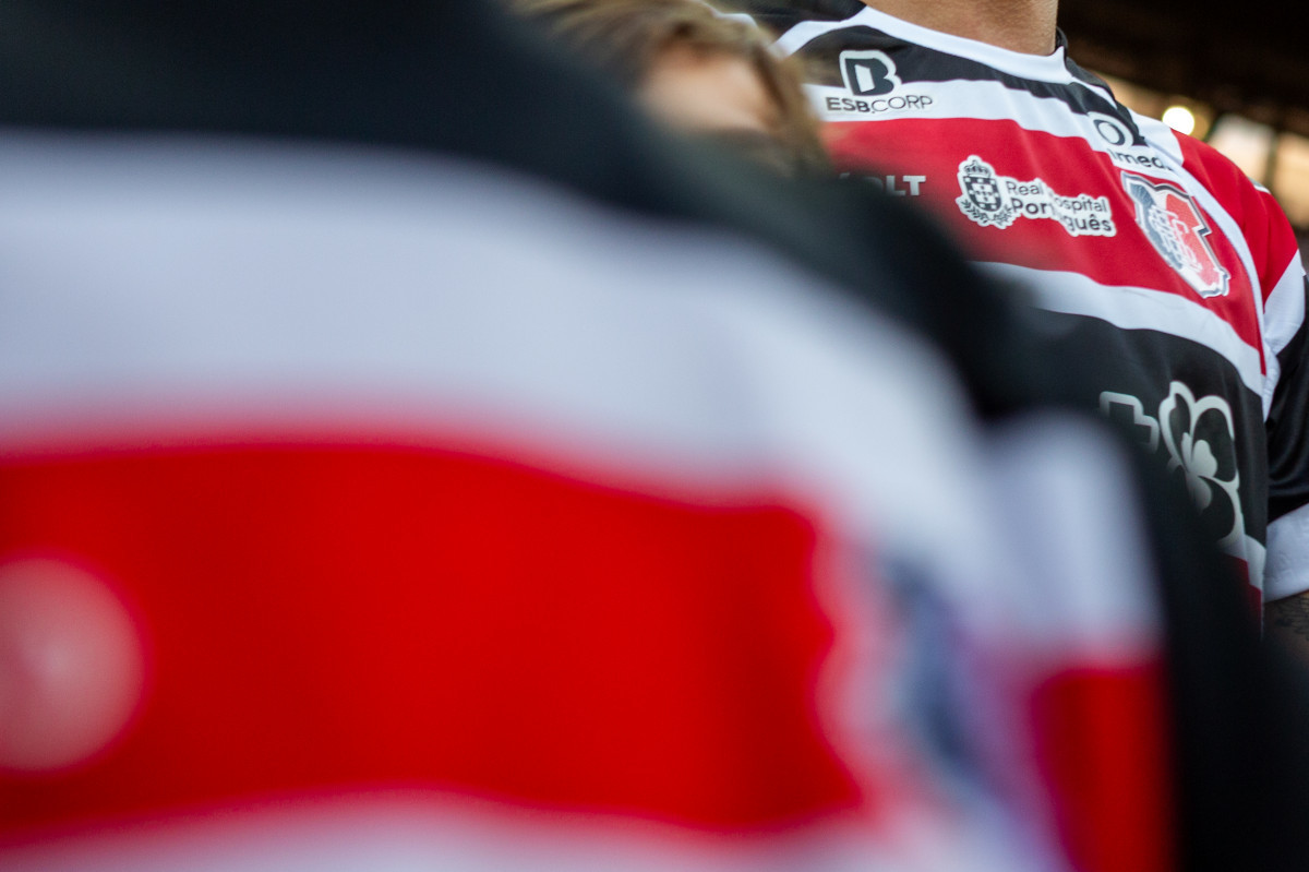 São Lourenço da Mata, PE, 27/09/2025 - SANTA CRUZ X BARRA - Na tarde deste sábado(27), a equipe do Santa Cruz recebeu a equipe do Barra pelo primeiro jogo da Final do Campeonato Brasileiro da Serie D 2025 na Arena de Pernambuco. Torcida do Santa Cruz.  (Rafael Vieira) São Lourenço da Mata, PE, 27/09/2025 - SANTA CRUZ X BARRA - Na tarde deste sábado(27), a equipe do Santa Cruz recebeu a equipe do Barra pelo primeiro jogo da Final do Campeonato Brasileiro da Serie D 2025 na Arena de Pernambuco. Torcida do Santa Cruz. /Rafael Vieira