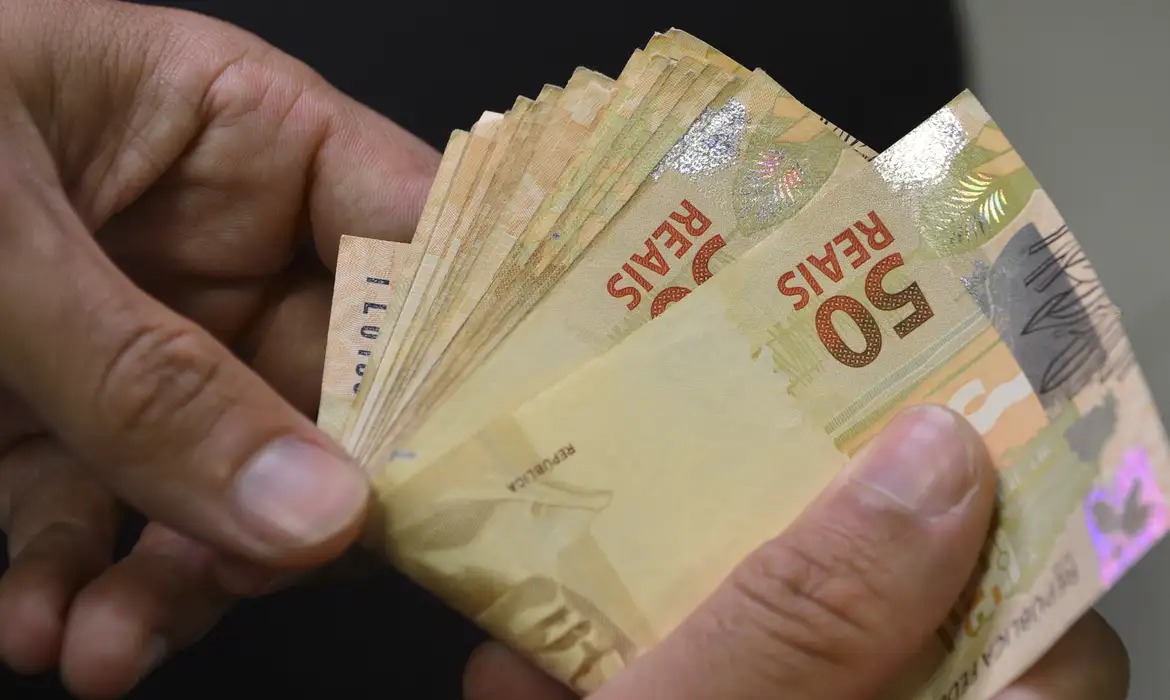 Os pagamentos variam de R$ 126,50 a R$ 1.518,00, conforme o número de meses trabalhados em 2023, ano-base para o cálculo do benefício (Foto: Marcello Casal Jr/Agência Brasil) Os pagamentos variam de R$ 126,50 a R$ 1.518,00, conforme o número de meses trabalhados em 2023, ano-base para o cálculo do benefício/Foto: Marcello Casal Jr/Agência Brasil