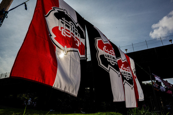São Lourenço da Mata, PE, 27/09/2025 - SANTA CRUZ X BARRA - Na tarde deste sábado(27), a equipe do Santa Cruz recebeu a equipe do Barra pelo primeiro jogo da Final do Campeonato Brasileiro da Serie D 2025 na Arena de Pernambuco.