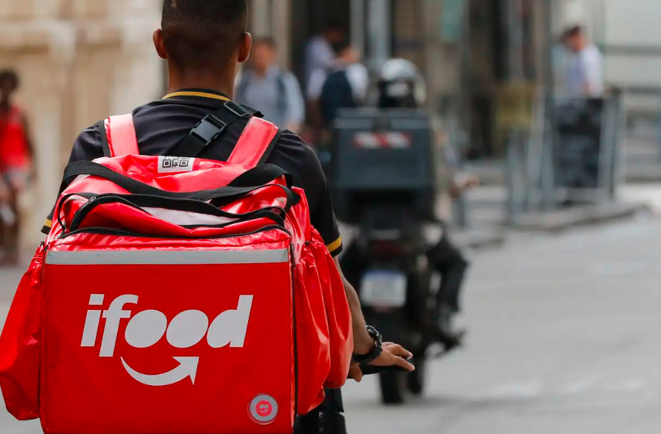 Os profissionais terão acesso a desafios, que incluem alcançar um determinado número de viagens na Uber e de entregas no iFood/Fernando Frazão/Agência Brasil