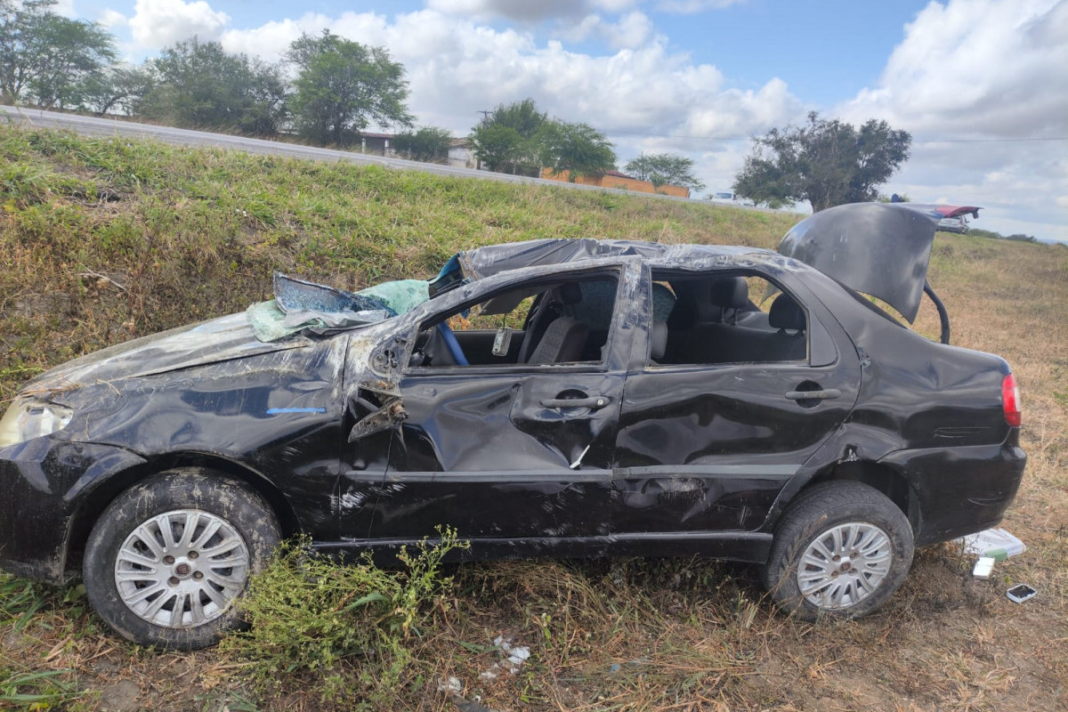 Acidente no Agreste deixa um morto e dois feridos
(Foto: Comunicação PRF) Acidente no Agreste deixa um morto e dois feridos
/Foto: Comunicação PRF
