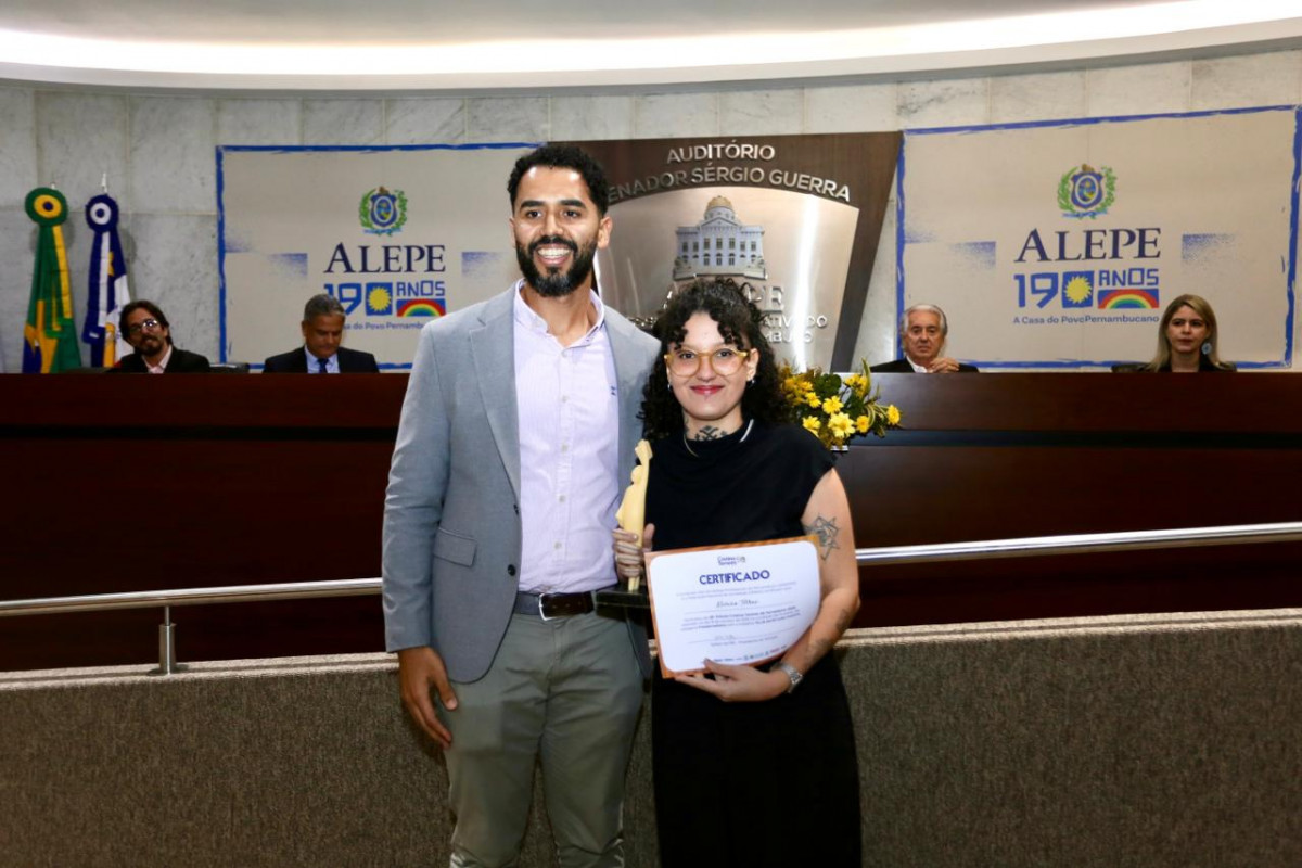 Marina Torres recebeu o Prêmio Cristina Tavares na categoria Fotojornalismo (Melissa Fernanda/DP Foto) Marina Torres recebeu o Prêmio Cristina Tavares na categoria Fotojornalismo/Melissa Fernanda/DP Foto