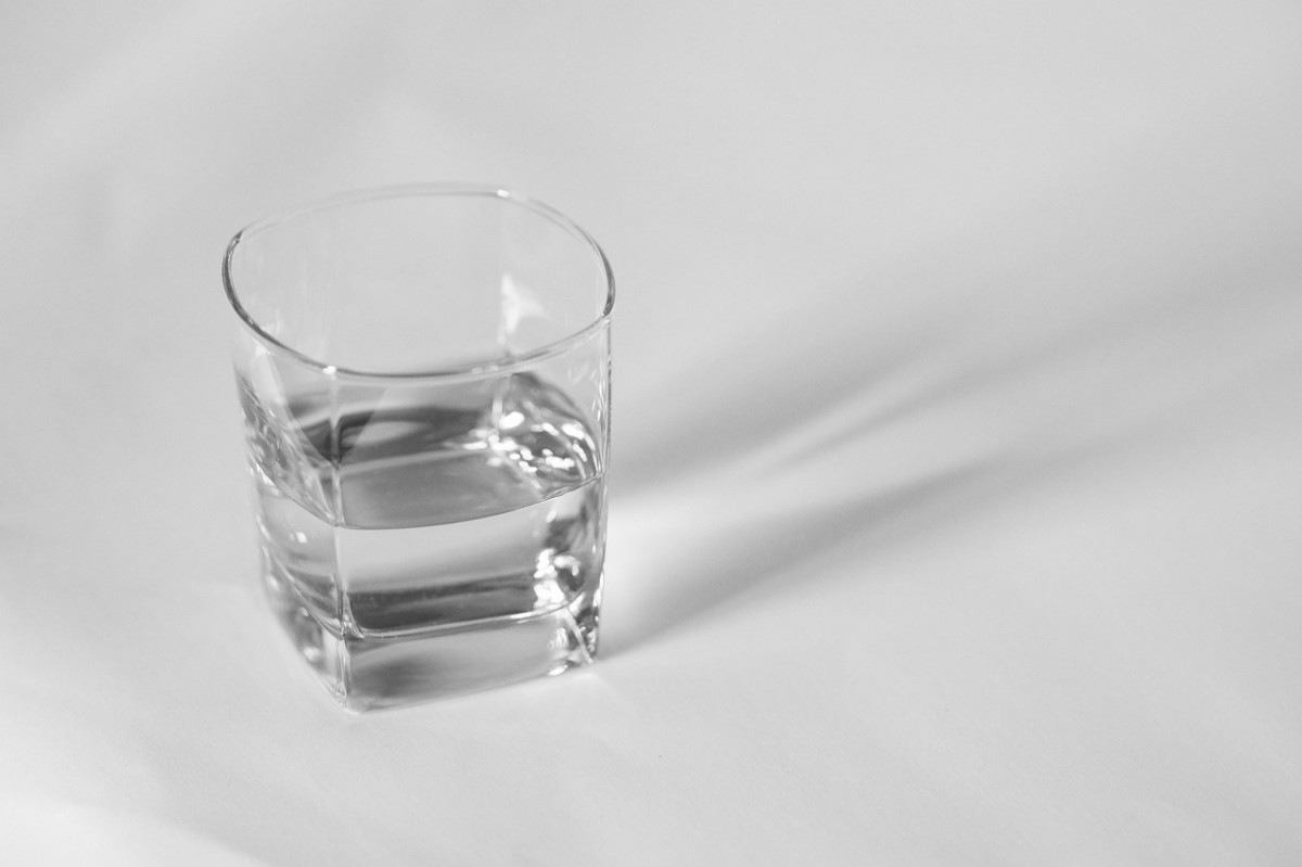 Imagem ilustrativa de copo de água/Foto: Leopold Böttcher/Pixabay