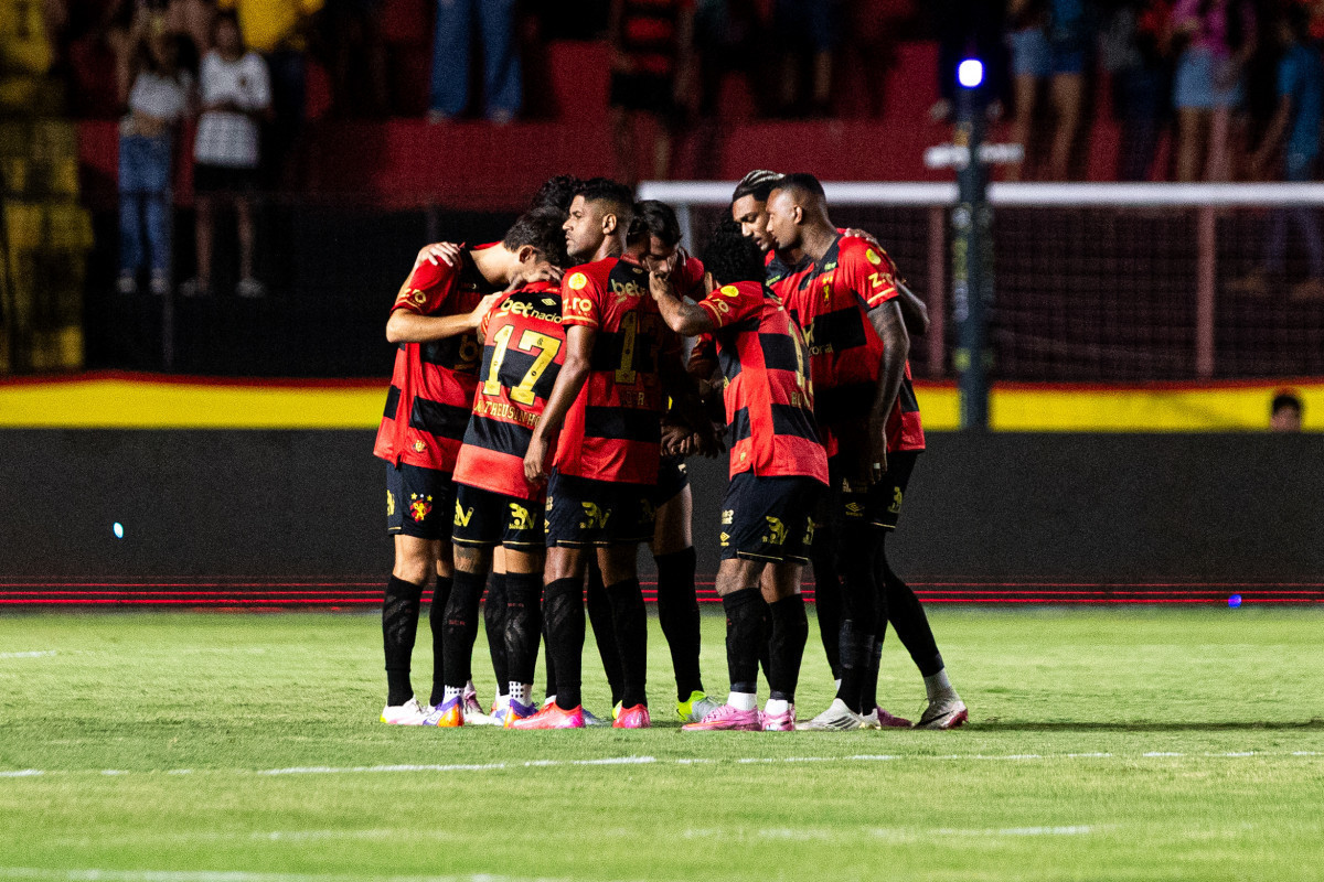 Recife, PE, 15/10/2025 - SPORT X CEARÁ - Na noite desta quarta-feira(15), a equipe do Sport recebeu a equipe do Ceará na Ilha do Retiro pelo Campeonato Brasileiro da Serie A 2025./Rafael Vieira