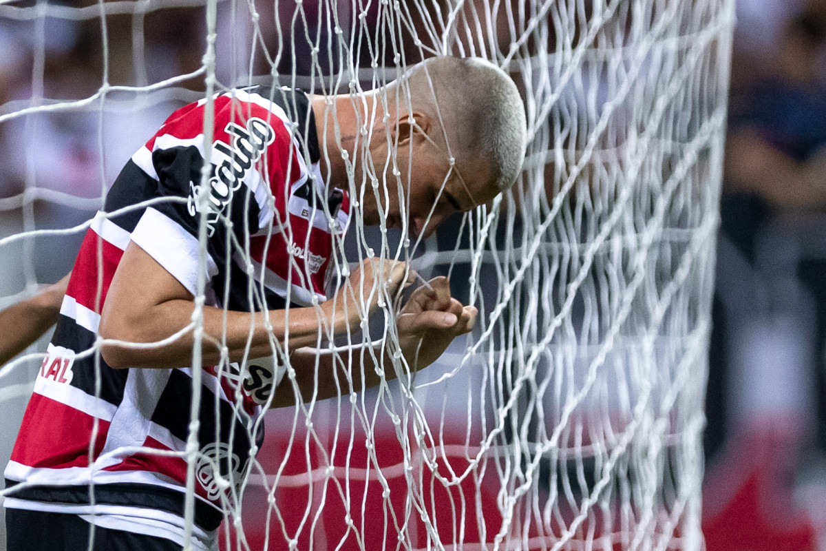 São Lourenço da Mata, PE, 27/09/2025 - SANTA CRUZ X BARRA - Na tarde deste sábado(27), a equipe do Santa Cruz recebeu a equipe do Barra pelo primeiro jogo da Final do Campeonato Brasileiro da Serie D 2025 na Arena de Pernambuco. Thiago Galhardo/Rafael Vieira