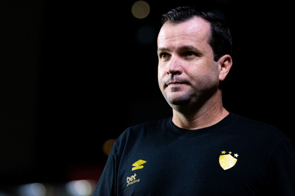 Recife, PE, 15/10/2025 - SPORT X CEARÁ - Na noite desta quarta-feira(15), a equipe do Sport recebeu a equipe do Ceará na Ilha do Retiro pelo Campeonato Brasileiro da Serie A 2025. Daniel Paulista (Rafael Vieira)