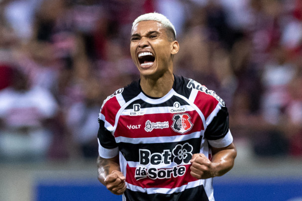 São Lourenço da Mata, PE, 27/09/2025 - SANTA CRUZ X BARRA - Na tarde deste sábado(27), a equipe do Santa Cruz recebeu a equipe do Barra pelo primeiro jogo da Final do Campeonato Brasileiro da Serie D 2025 na Arena de Pernambuco. Thiaguinho (Rafael Vieira)