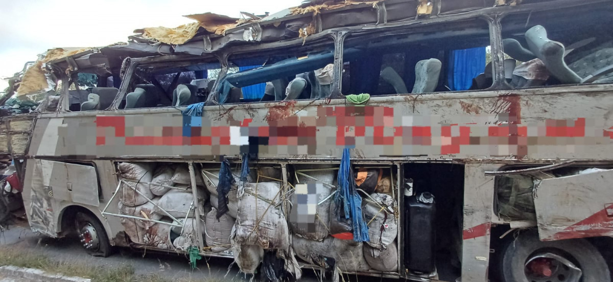 Acidente de ônibus em Saloá deixou ao menos 15 mortos, diz PRF (Foto: PRF) Acidente de ônibus em Saloá deixou ao menos 15 mortos, diz PRF/Foto: PRF