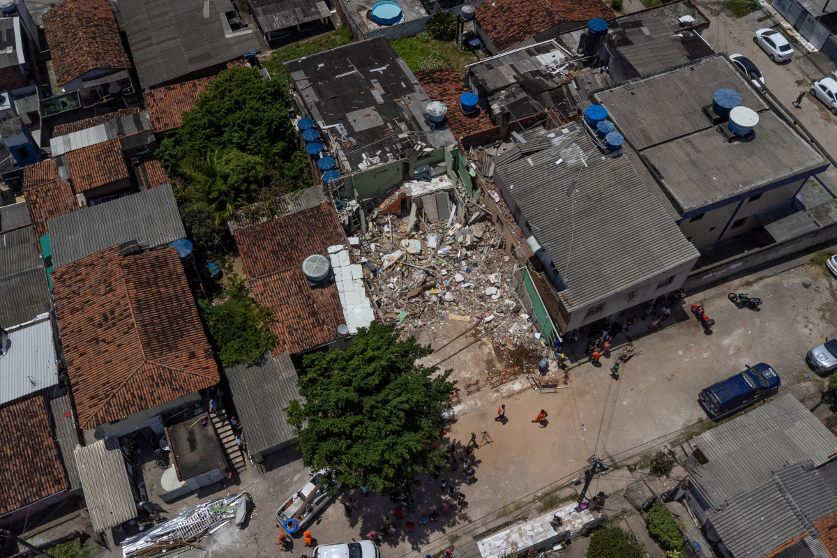 Olinda, PE, 20/10/2025 - DESABAMENTO EM OLINDA - Imagens do desabamento após explosão de gás em Ouro Preto, Olinda, região metropolitana do Recife. (Rafael Vieira) Olinda, PE, 20/10/2025 - DESABAMENTO EM OLINDA - Imagens do desabamento após explosão de gás em Ouro Preto, Olinda, região metropolitana do Recife./Rafael Vieira