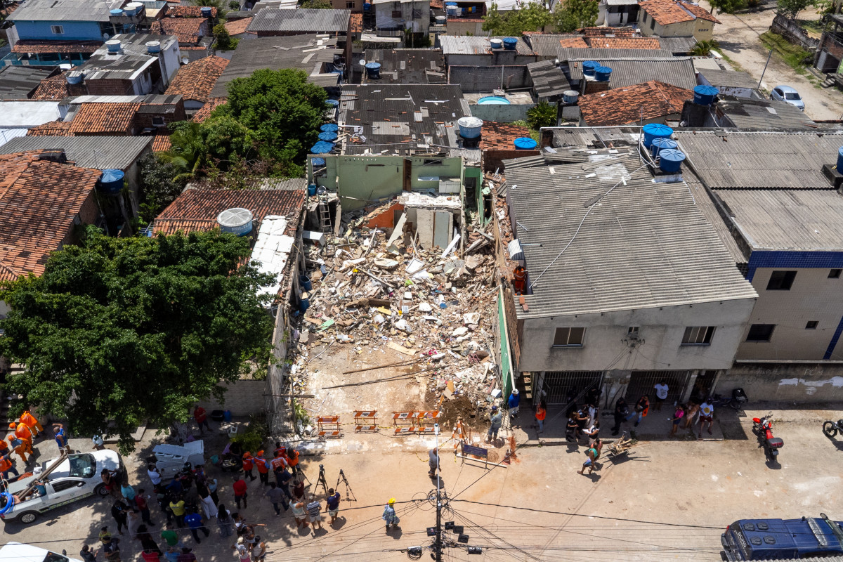 Olinda, PE, 20/10/2025 - DESABAMENTO EM OLINDA - Imagens do desabamento após explosão de gás em Ouro Preto, Olinda, região metropolitana do Recife. (Rafael Vieira) Olinda, PE, 20/10/2025 - DESABAMENTO EM OLINDA - Imagens do desabamento após explosão de gás em Ouro Preto, Olinda, região metropolitana do Recife./Rafael Vieira