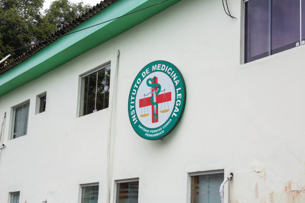 Os corpos de Maria Sueli Simões Nogueira, 52 anos, e Sirlene Alves de Jesus, de 45, foram encaminhados ao Instituto de Medicina Legal (IML) em Santo Amaro, no Recife