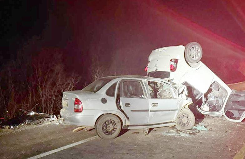Colisão frontal entre carros deixa três mortos em Mirandiba, no Sertão
(Ascom PRF) Colisão frontal entre carros deixa três mortos em Mirandiba, no Sertão
/Ascom PRF