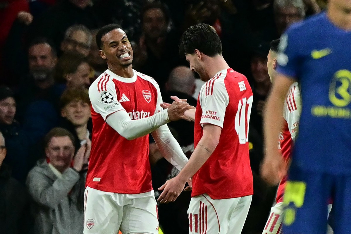 Zagueiro brasileiro Gabriel Magalhães e o volante inglês Declan Rice, jogadores do Arsenal (Ben STANSALL / AFP) Zagueiro brasileiro Gabriel Magalhães e o volante inglês Declan Rice, jogadores do Arsenal/Ben STANSALL / AFP