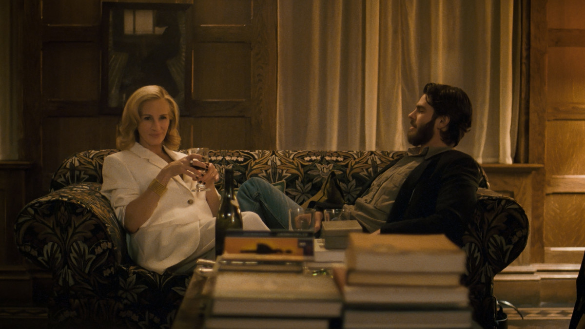 Julia Roberts se vê em complexo dilema entre aluna protegida e colega de docência (Courtesy of Amazon MGM Studios) Julia Roberts se vê em complexo dilema entre aluna protegida e colega de docência/Courtesy of Amazon MGM Studios