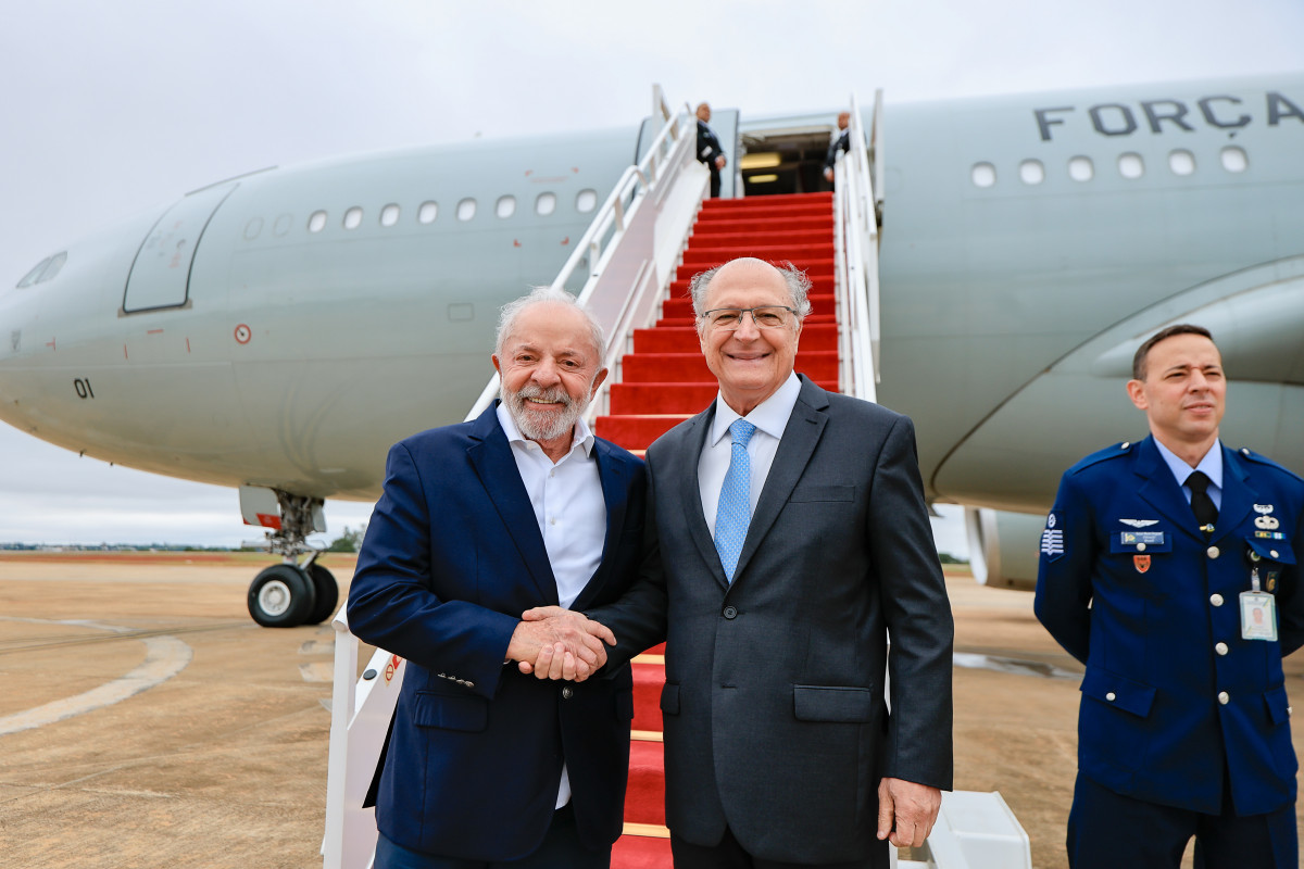 Presidente da República, Luiz Inácio Lula da Silva, e Vice-Presidente da República, Geraldo Alckmin, durante partida para Johanesburgo. Base Aérea de Brasília – Brasília (DF)
Foto: Ricardo Stuckert / PR (Ricardo Stuckert) Presidente da República, Luiz Inácio Lula da Silva, e Vice-Presidente da República, Geraldo Alckmin, durante partida para Johanesburgo. Base Aérea de Brasília – Brasília (DF)
Foto: Ricardo Stuckert / PR/Ricardo Stuckert