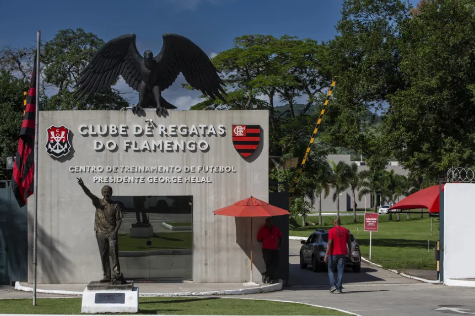Entrada do CT do Flamengo, o Ninho do Urubu (Reprodução) Entrada do CT do Flamengo, o Ninho do Urubu/Reprodução