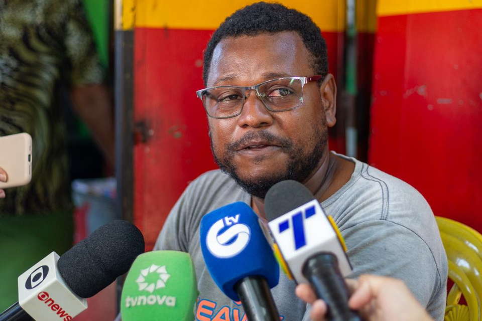 Inaldo dos Santos, pai de Esther, esteve no IML na manhã desta quarta-feira (22) (RAFAEL VIEIRA/DP) Inaldo dos Santos, pai de Esther, esteve no IML na manhã desta quarta-feira (22)/RAFAEL VIEIRA/DP